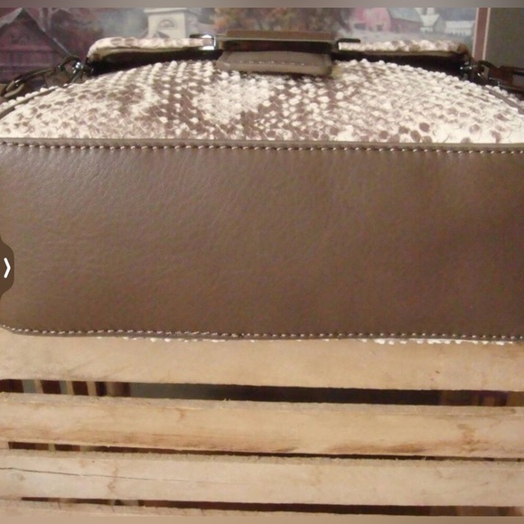 KOOBA GWENYTH Luxury Python Shldr/Top
Handle TAUPE & IVORY SOFT EUC - Picture 5 of 11